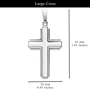 以下が含まれることがあります： 磨かれたシルバーのクロス ペンダント。クロスは長さ4.2cm、幅2.4cmです。ペンダントは、チェーン用のループが付いたシンプルでエレガントなデザインです。「Large Cross」というテキストが上部にあります。