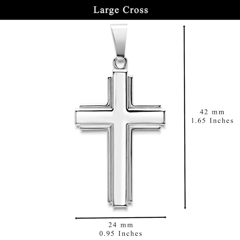 以下が含まれることがあります： 磨かれたシルバーのクロス ペンダント。クロスは長さ4.2cm、幅2.4cmです。ペンダントは、チェーン用のループが付いたシンプルでエレガントなデザインです。「Large Cross」というテキストが上部にあります。