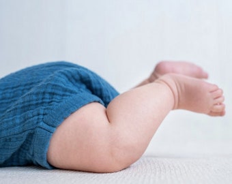 Musselinbody blau, Body aus Musselin, Body Baby Musselin, Babymode Musselin, Strampler Baby blau Musselin, Einteiler Baby Musselin, Body