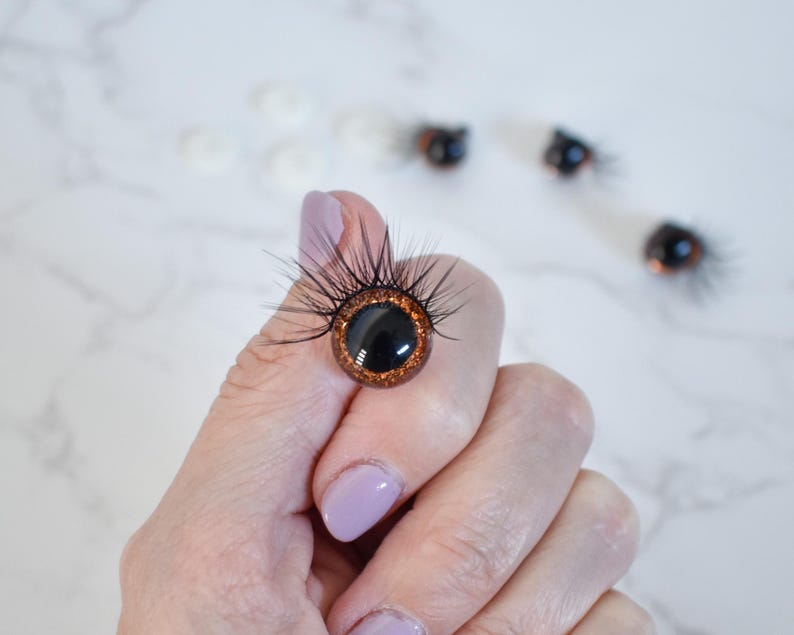 Ojos de seguridad con purpurina y pestañas: Materiales para muñecas amigurumi imagen 7