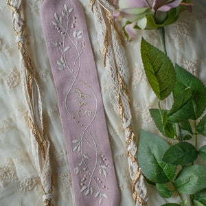 Cordón corto bordado a mano en rosa claro y dorado para ceremonia de matrimonio. Pagano. Ceremonia nupcial. Único. Lino. Cuerda. Personalizado. Hecho a medida. Elopment.