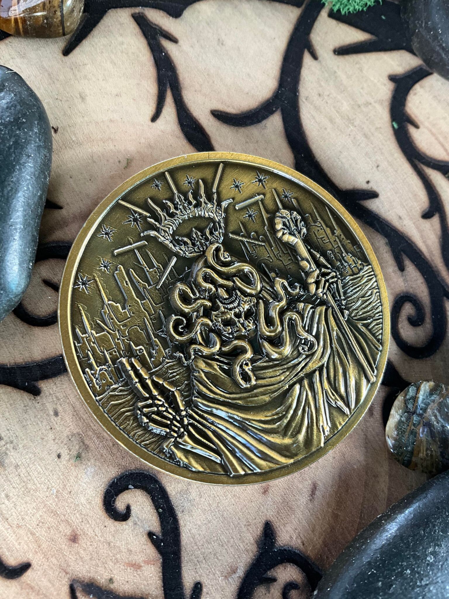 Occult Coin Hastur Challenge Coin King in Yellow Coin Eldritch Horror EDC Coin HP ...