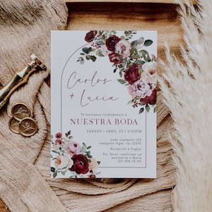 Editable burgundy flowers wedding invitation in spanish, invitación de boda flores rosas burdeos en español, arch boho wedding invite - C380