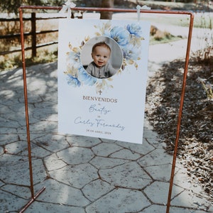Floral blue baptism welcome sign with photo printable in spanish, cartel bienvenida bautizo con foto niño en español, welcome poster -C038