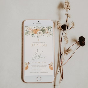 Può includere: Un invito digitale per un battesimo con un'illustrazione ad acquerello di zucche e fiori. L'invito recita "Si prega di unirsi a noi per celebrare il battesimo di James Williams, il 24 aprile alle 10:00. Battesimo presso la Chiesa di Santa Maria, 1234 Peach Tree Road, Sonoma, CA. Celebrazione successiva alle 14:00, 1234 Peach Tree Boat, Sonoma, CA. Si prega di confermare la propria presenza a Emilia entro il 12 aprile al 123-456-7890."