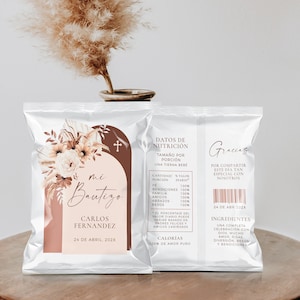 May include: A white and brown paper bag with a floral design and the text "mi Bautizo Carlos Fernandez 24 de Abril, 202X". The bag also has a nutritional label with the text "Datos de Nutrición" and "Calorías 100% de amor puro". The back of the bag has the text "Gracias por compartir este día tan especial con nosotros" and "Ingredientes: Una completa celebración con Dios, mucho amor, risas, diversión, besos y bendiciones".