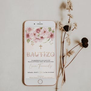 Bautizo convite digital em espanhol, convite eletrônico de batismo espanhol, convite de menina com flores rosas, convite de batismo espanhol para smartphone - C281