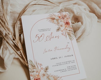 Exotic dusty pink flowers spanish 50th birthday invitation printable, arco con ramos tropicales boho, invitación de 50 años en español -C276