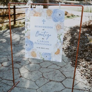 Light blue white summer flowers for baptism boy welcome sign printable spanish, cartel floral bohemio de bienvenida bautizo en español -C503