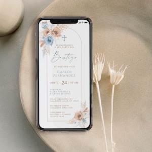 Boho blue-beige floral boy baptism phone invitation spanish template, invitación de bautizo digital con flores para teléfono en español -C16