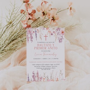 Puede incluir: Una invitaci&oacute;n blanca con detalles florales en tonos rosas y morados. El texto dice "Acomp&aacute;&ntilde;anos a ser parte del Bautizo y Primer Anito de nuestra hija Lucia Fernandez S&aacute;bado Abril 24 | 3:00PM Padrinos: Olena Fuentes & Ricardo Salinas Calle cualquiera 123 cualquier lugar, cp: 12345 Recepci&oacute;n 4:00pm Cualquier direcci&oacute;n Confirmar su asistencia a Maria 123-456-78-90"