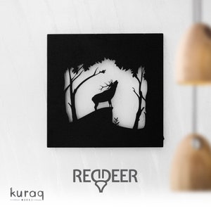 Cervo retroilluminato, insegna luminosa in metallo, decorazione da parete con foresta. Illumina Deer On The Rock, regalo per gli amanti del cervo. Arte da parete illuminata a batteria