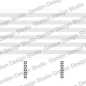 Może przedstawiać: Biały i szary szablon harmonogramu z tekstem "Room #" u góry. Harmonogram zawiera przedziały czasowe od 07:00 do 19:00, z polami wyboru na dole. Słowa "Gordon Design Studio" są znakiem wodnym na obrazie.