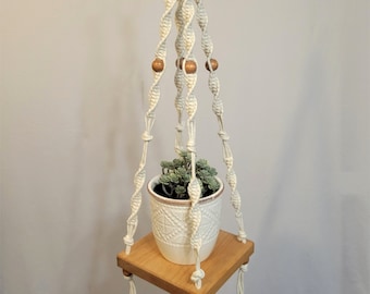 Macrame hanging plant shelf, Macrame wood shelf, Macrame plant hanger, Macrame plant holder, Macrame wood shelf, Hanging Shelf for Plant