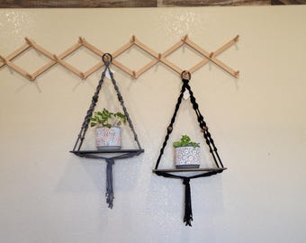 Estante colgante de madera de macramé: decoración de plantas bohemias, gris o negro