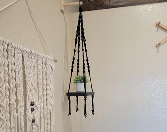 Estante colgante para plantas de macramé bohemio: nudo en espiral, madera gris oscuro