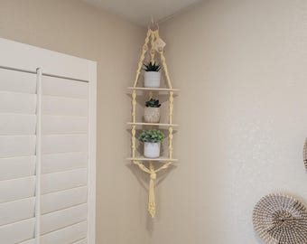 Estante esquinero de macramé amarillo bohemio, estante colgante de madera de 3 niveles