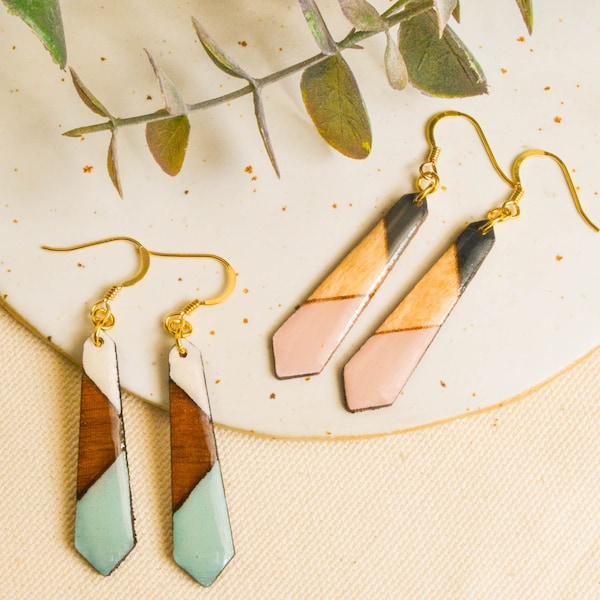 Pendientes colgantes de madera sostenibles, pendientes de barra boho, joyas de madera ligeras, regalo hecho a mano para ella