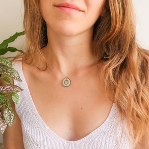 Zierliche Gold Holz Halskette, Ätherisches Öl Diffusor Halskette, Aromatherapie Schmuck, Meditation Geschenke für Frauen Bild 3