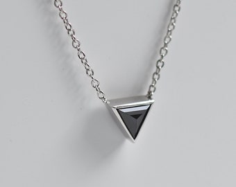 Zierliche Schwarze Dreieck Diamant Gold Halskette | Einzigartige stachelige schwarze Diamant Halskette