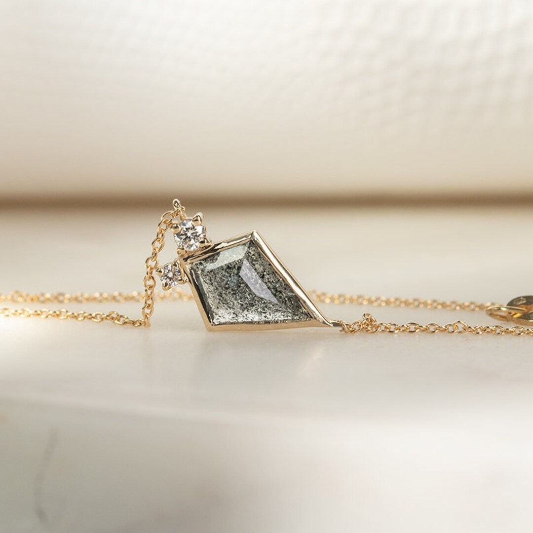 カイトデンドリティッククォーツを使用した見事な 14k または 18k