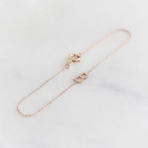 Pulsera con inicial personalizada / Pulsera de oro o platino con letra a elegir / Pulsera con inicial lateral de plata