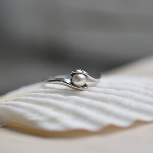 Delicate 14k Gold Pearl Ring Minimalist Freshwater Pearl Gold Ring image 4