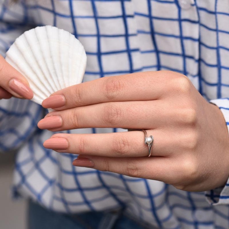 Delicate 14k Gold Pearl Ring Minimalist Freshwater Pearl Gold Ring image 2