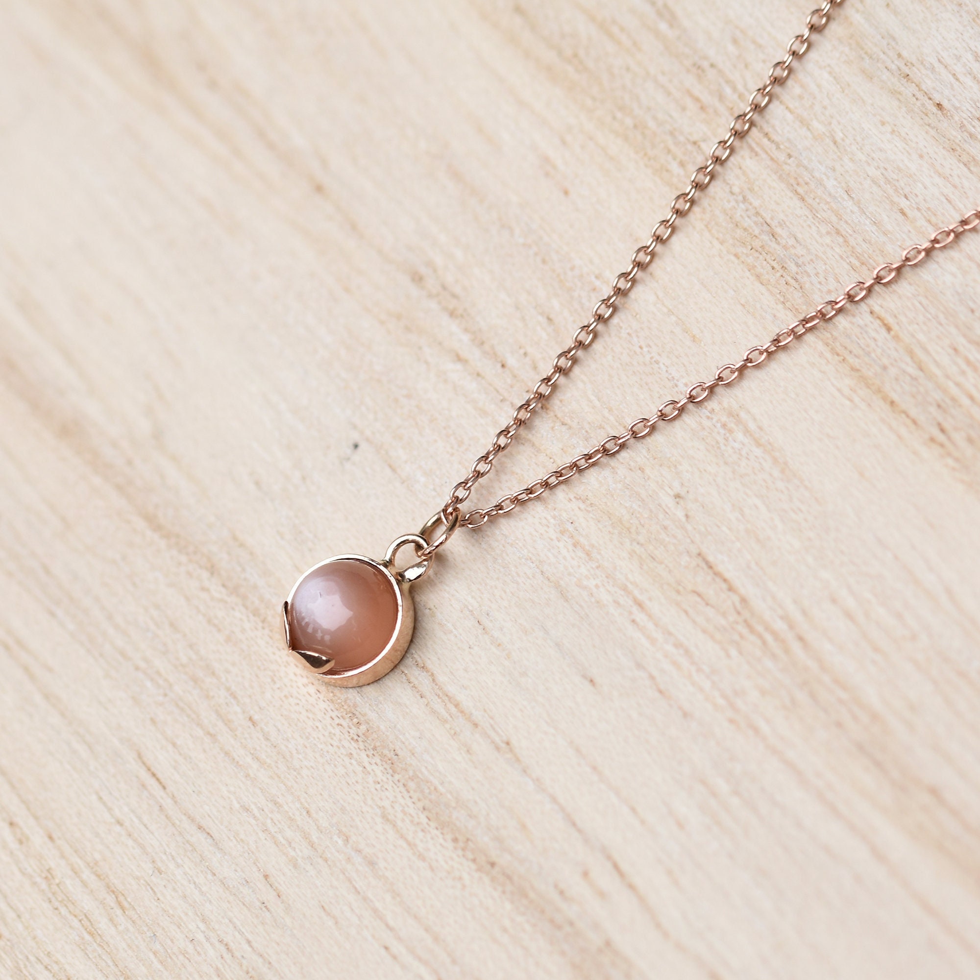 Minimalist Pfirsich Mondstein Solid Gold Halskette | 14k Gold Mondstein Anhänger