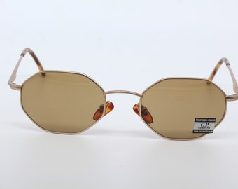 C.P. COMPANY サングラス ヴィンテージ 2000年代のヴィンテージ C.P. COMPANY 眼鏡、金色の眼鏡、楕円形