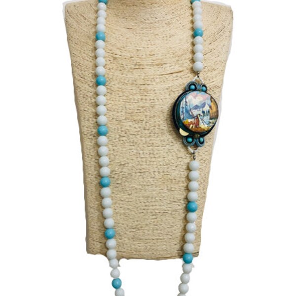 22.Collier en agate blanche et turquoise avec tambourin de 4-5 cm peint à la main par des maîtres napolitains.