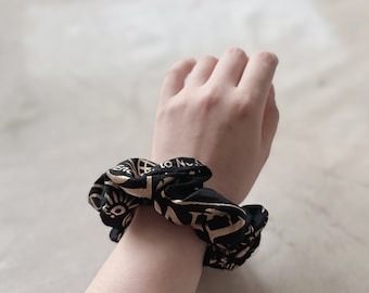 Scrunchie metálico hecho a mano del Señor de los Anillos