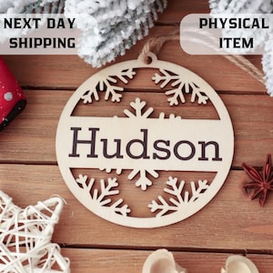Christmas Ornament for XMas Tree Decoration: Round Holiday Ornament with Custom Name Personalized Christmas Ornament Gift with Snowflakes