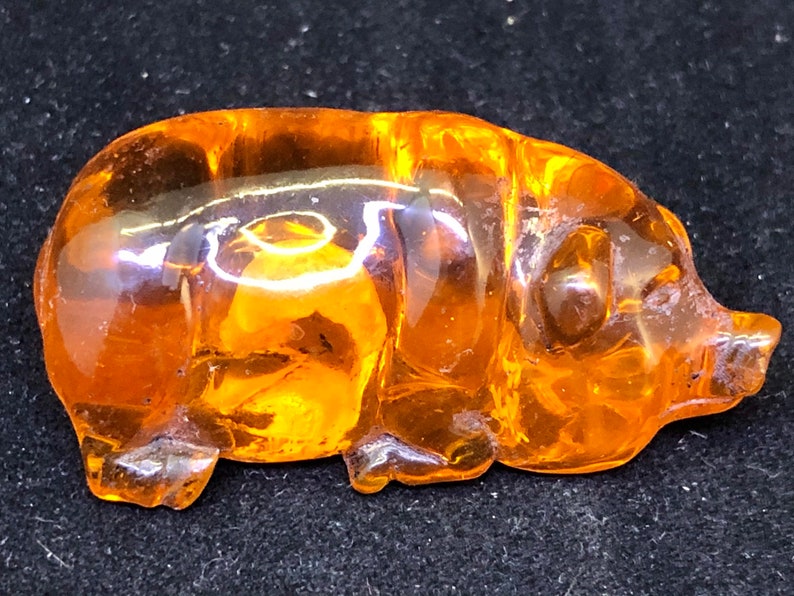 Vintage cherry Amber Japanese netsuke with pig design