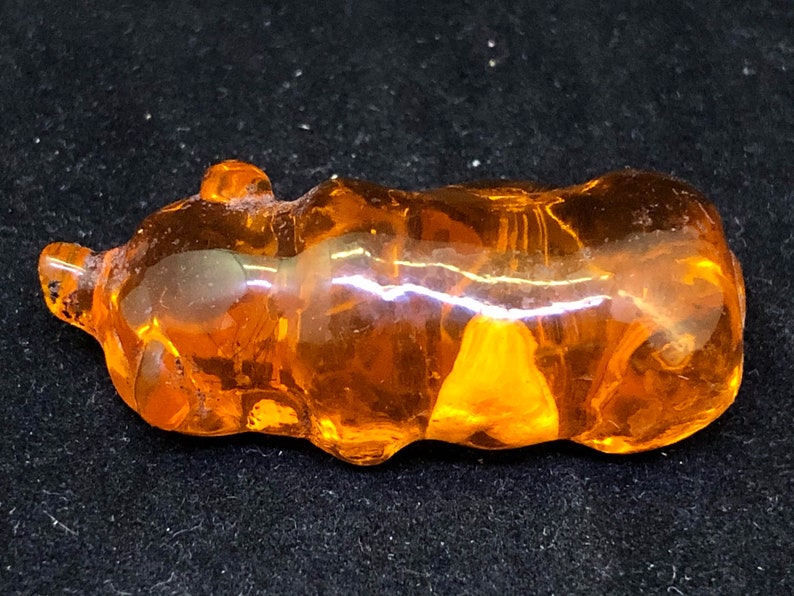 Vintage cherry Amber Japanese netsuke with pig design