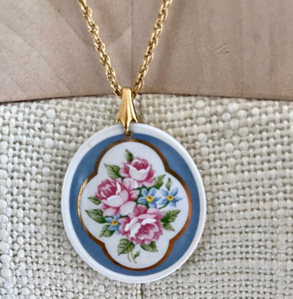 Vintage Avon Necklace Porcelain Bouquet Pendant 19