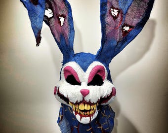Lapin de Pâques bleu effrayant