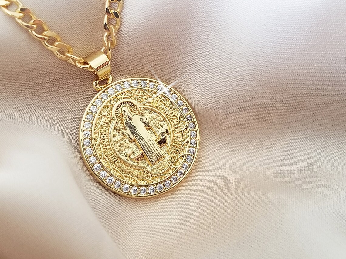 Gold chain medallion Clearance