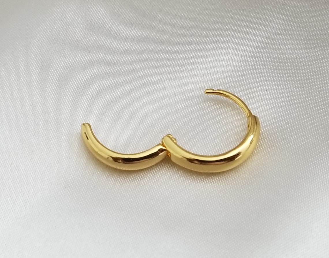 chunky gold huggie hoops