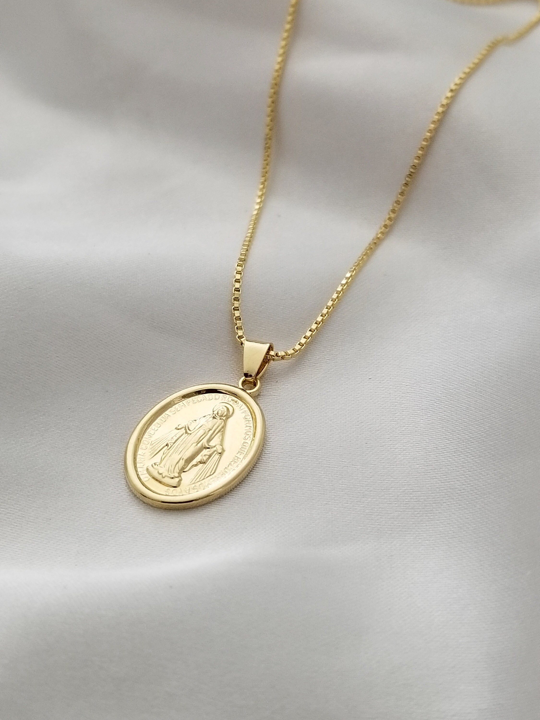 Gold Medallion Necklace 18kt Gold Necklace Gold Coin Necklace Etsy