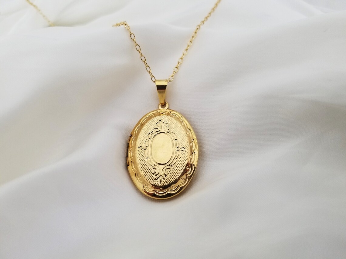 Vintage Gold Oval Locket Necklace 18kt Gold Jewelry Etsy