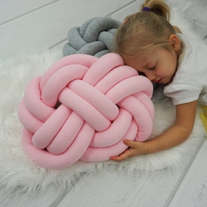 Flat Knot Pillow: Powder Pink Decorative Cushion (12,6&quot;x16,14&quot;)