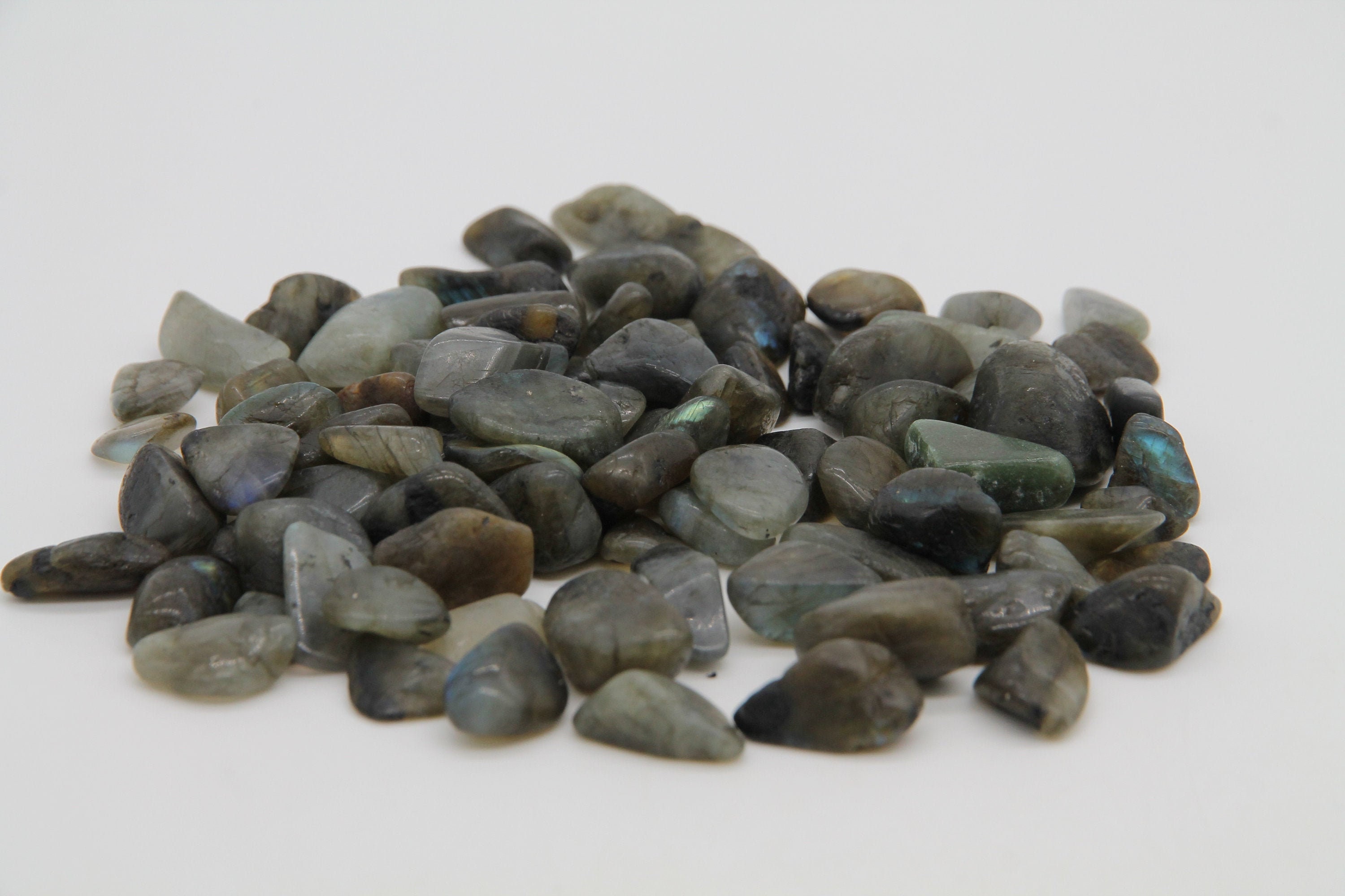 Minuscule Puces Labradorite Non Percés, Petites Roches de Labradorte, Pierre Semi Precieuse Cristal