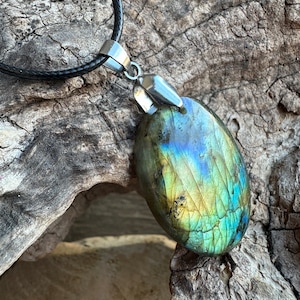 LABRADORITE Pendant/Balance Stone, Labradorite Pendant, Crystal Necklace, Spiritual Protection, Handmade Gift