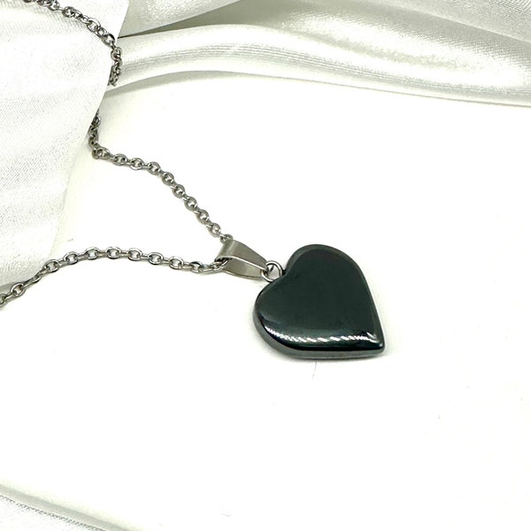 Pendentif hématite / Pendentif coeur hématite avec chaine , pendentif en pierre précieuse,  cœur noir / cadeau garçons , cadeau pour homme