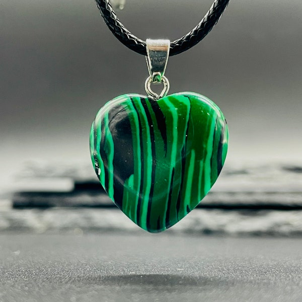 cadeau saint valentin - Pendentif de coeur de Malachite, collier femme, cadeau homme