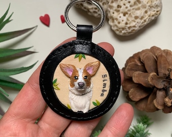 Handmodellierter Hundeportrait Schlüsselanhänger aus Polymer Clay, Lederrahmen