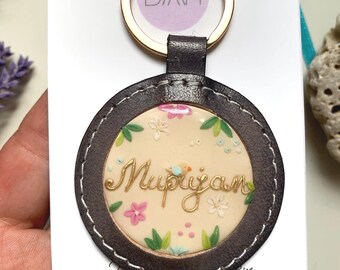 Personalisierter Paar Schlüsselanhänger: Leder & Kunstharz Namen Geschenk