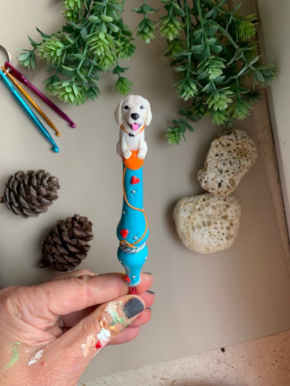 Dog or Cat custom crochet hook, Ergonomic arthritis friendly hook, Any Dog Cat breed figurine Polymer clay covered hook, Pet Keepsake croche