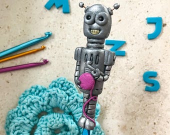 Roboter Häkelnadel, Lustige Roboter häkeln Geschenk, Roboter Figur Polymer Clay Haken, Handgemachte Häkelnadel, Häkelwerkzeug, Häkelzubehör